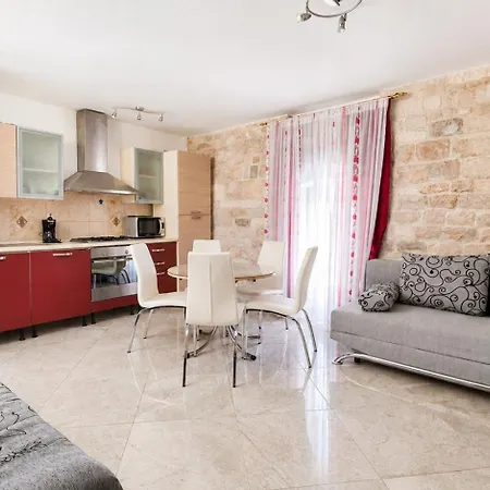 Romic Apartment