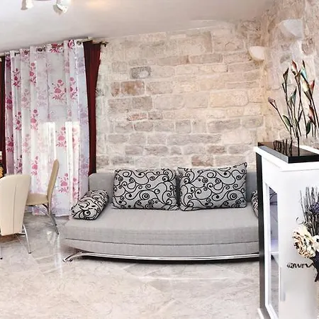 Romic Apartment *