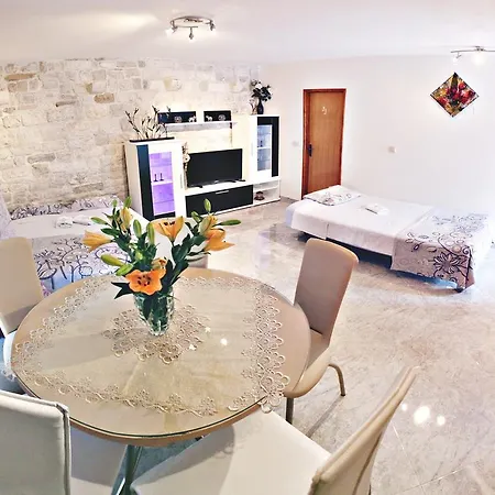 Romic Apartment *