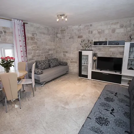 Romic Apartment Omis